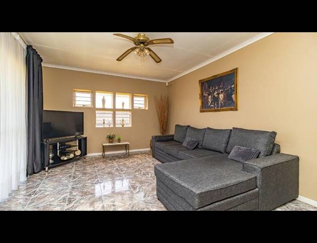 3 BEDROOM HOUSE FOR SALE IN BONAERO PARK